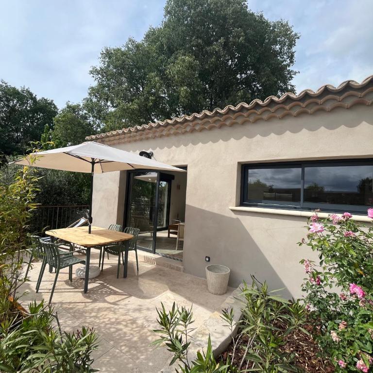 La maison d'HamiH "Gîte et Chambres d'hôtes - Studio - Vue sur Piscine - 11