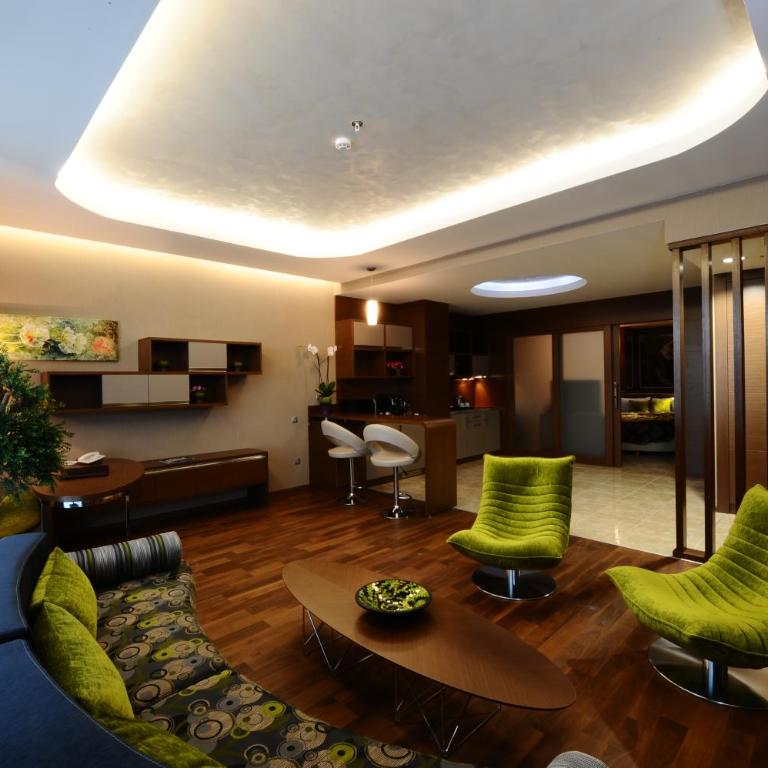 Ramada by Wyndham Podgorica - King Suite - 3