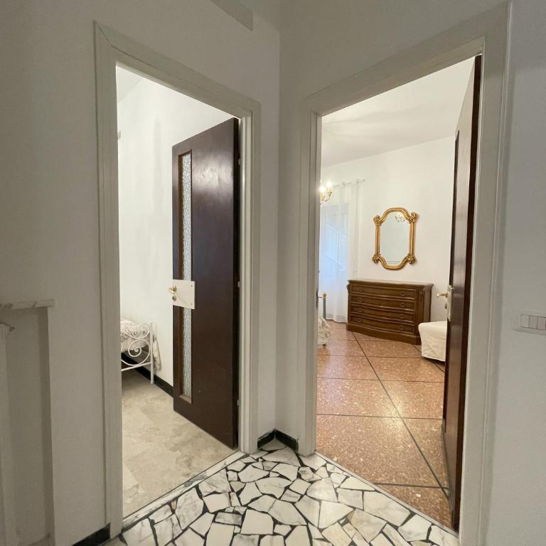 Airaldi8 - Trilocale nel budello ampio e soleggiato 50 m dal mare - Two-Bedroom Apartment - 4