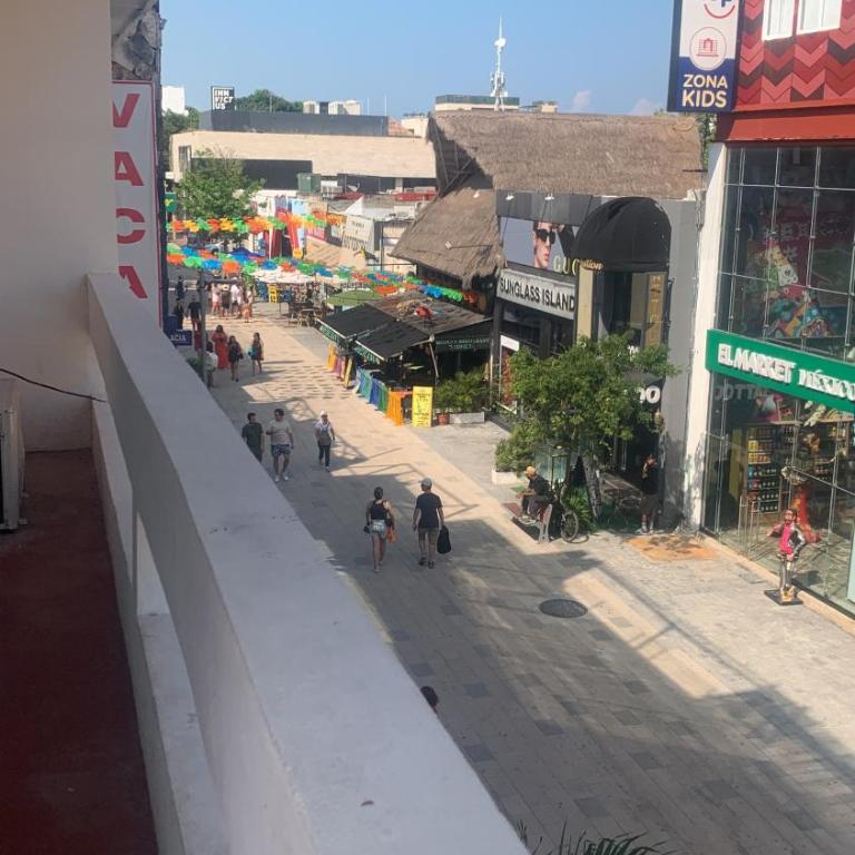 Hotel BLVD - Quadruple Room with Balcony - 8