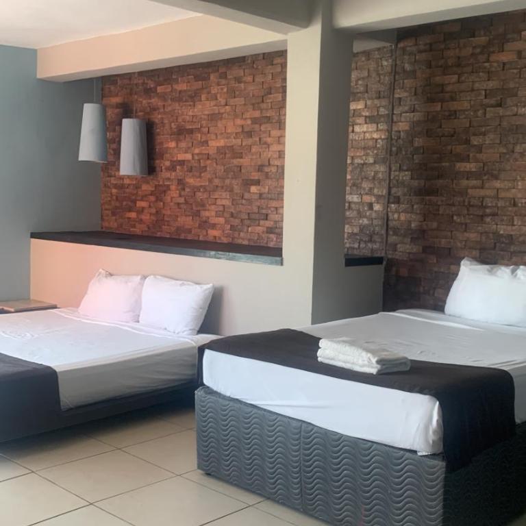 Hotel BLVD - Quadruple Room with Balcony - 10