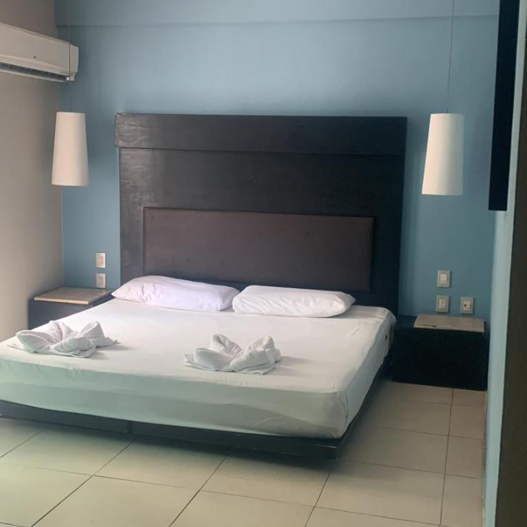 Hotel BLVD - Deluxe Double Room with Balcony - 7