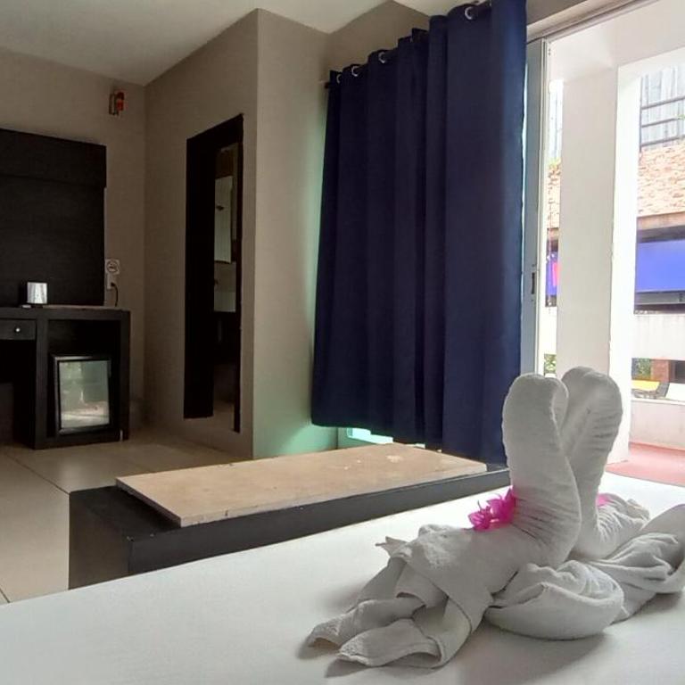 Hotel BLVD - Deluxe Double Room with Balcony - 5
