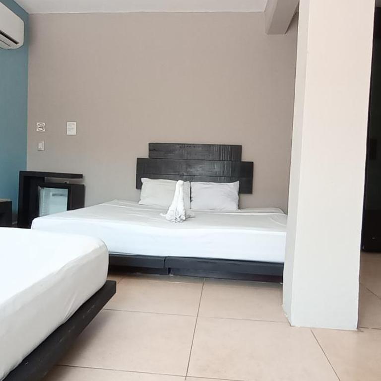 Hotel BLVD - Quadruple Room with Balcony - 4