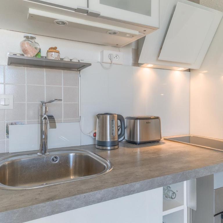 Appt t2 cabine clim parking privée vu mer - Appartement 2 Chambres - 4