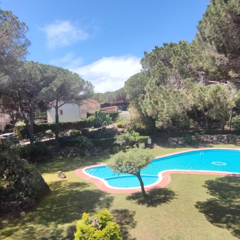 Hermosa Villa en Sant Feliu de Guíxols con Piscina Comunitaria - ES-209-80 - Villa - 1