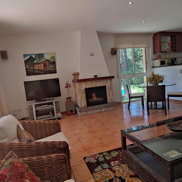 Hermosa Villa en Sant Feliu de Guíxols con Piscina Comunitaria - ES-209-80 - Villa - 3