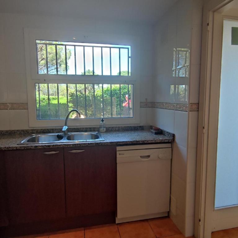 Hermosa Villa en Sant Feliu de Guíxols con Piscina Comunitaria - ES-209-80 - Villa - 7