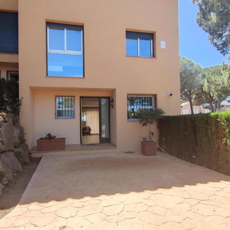 Hermosa Villa en Sant Feliu de Guíxols con Piscina Comunitaria - ES-209-80 - Villa - 25