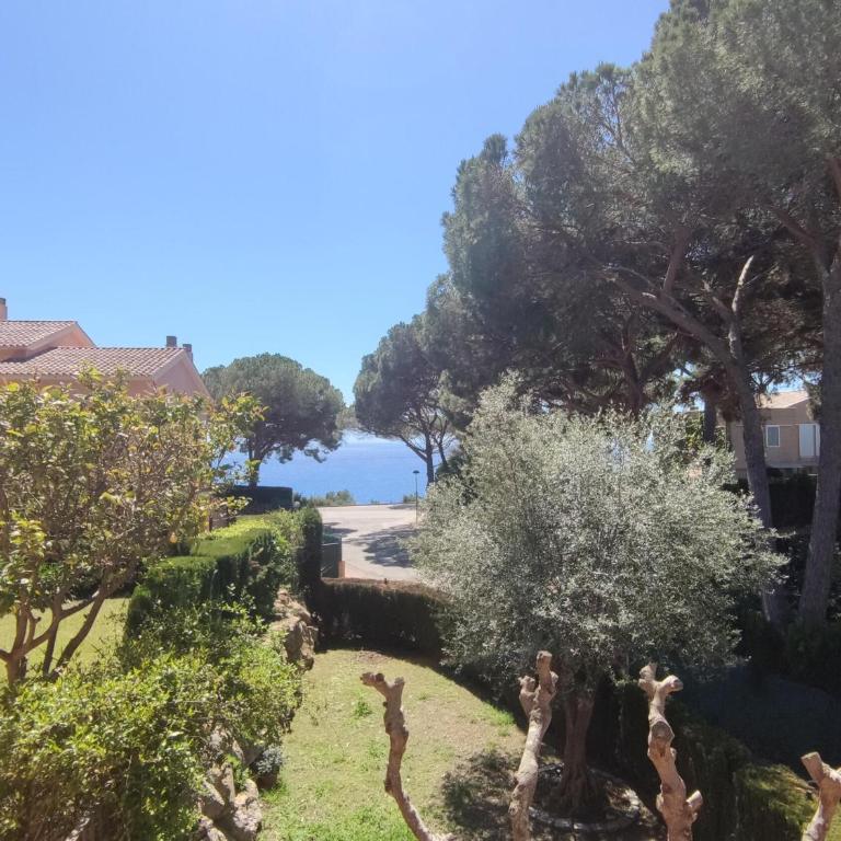 Hermosa Villa en Sant Feliu de Guíxols con Piscina Comunitaria - ES-209-80 - Villa - 28