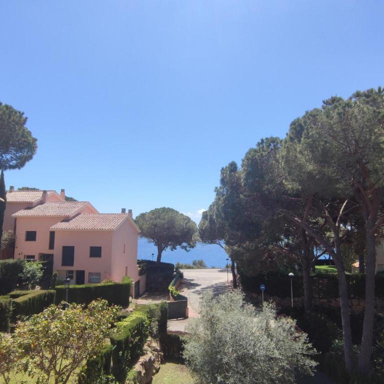 Hermosa Villa en Sant Feliu de Guíxols con Piscina Comunitaria - ES-209-80 - Villa - 30