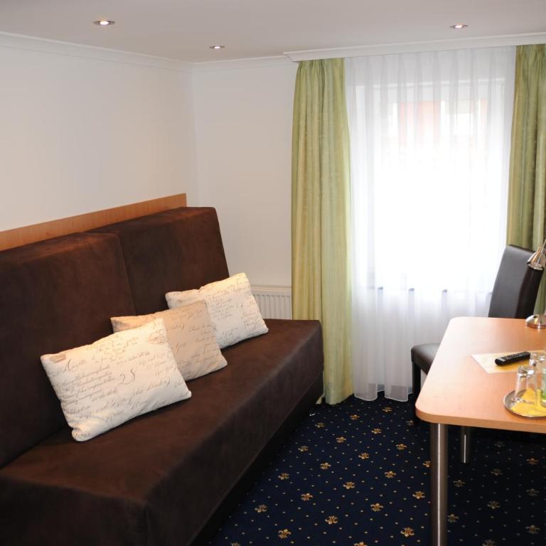 Hotel Post - regionales großes Frühstücksbuffet - auch GF & LF - Suite - 5