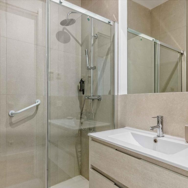 Bellas Artes en Madrid - Two-Bedroom Apartment - 12
