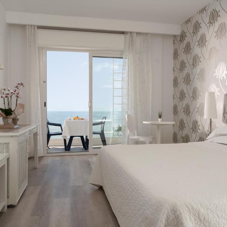 Hotel Mediterraneo - Standard Room Sea Front - 4