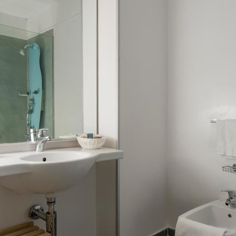 Hotel Mediterraneo - Standard Room Sea Front - 7