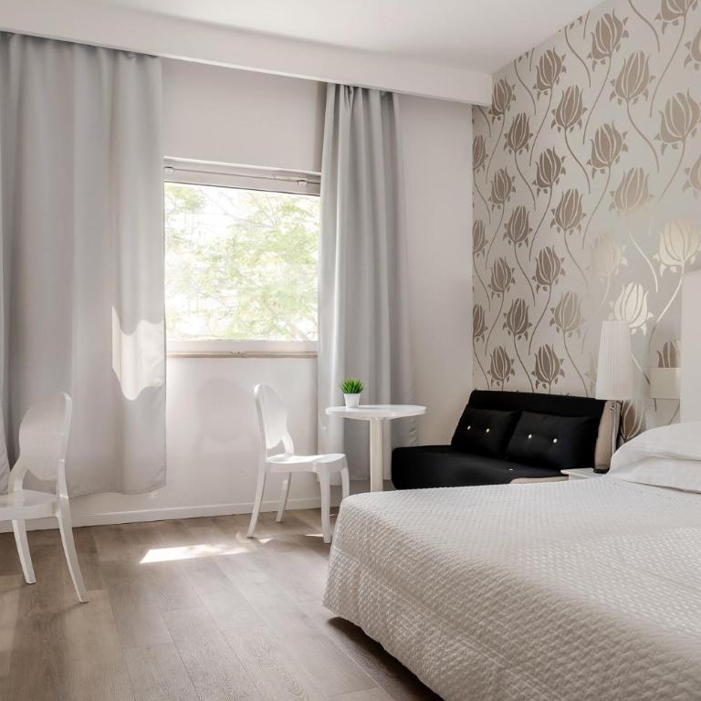 Hotel Mediterraneo - Double Room with Street View - 12