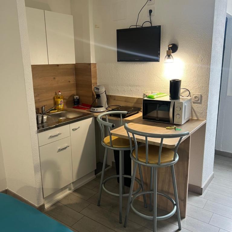 Résidence Selva Appartements à Lourdes proche sanctuaire - Chambre Double avec Salle de Bains Privative - 2