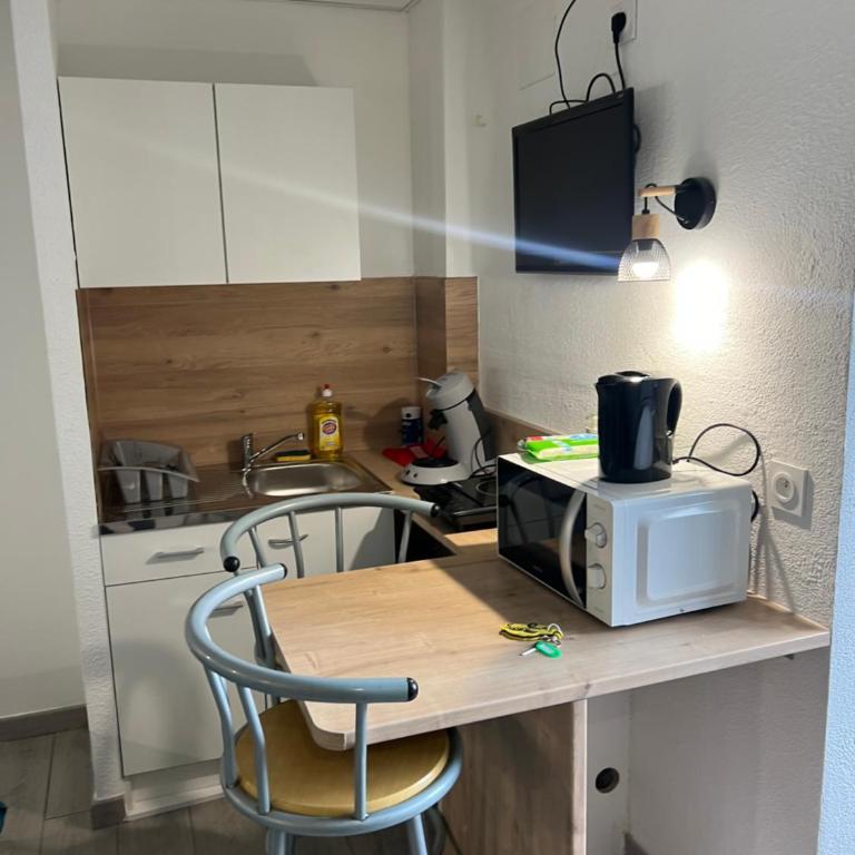 Résidence Selva Appartements à Lourdes proche sanctuaire - Chambre Double avec Salle de Bains Privative - 3