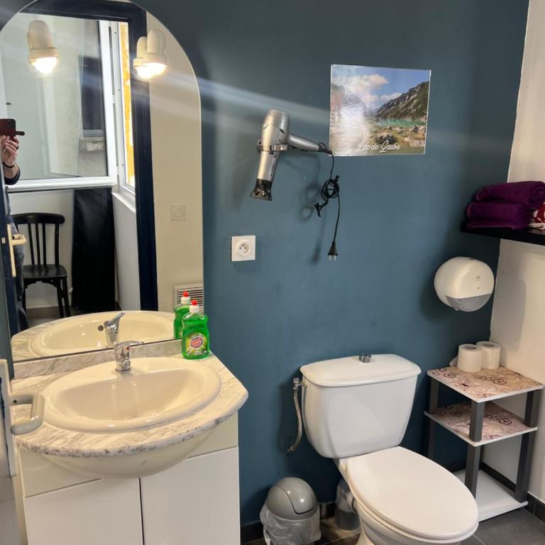 Résidence Selva Appartements à Lourdes proche sanctuaire - Chambre Double avec Salle de Bains Privative - 15