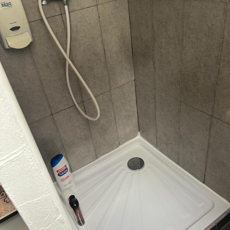 Résidence Selva Appartements à Lourdes proche sanctuaire - Chambre Double avec Salle de Bains Privative - 19
