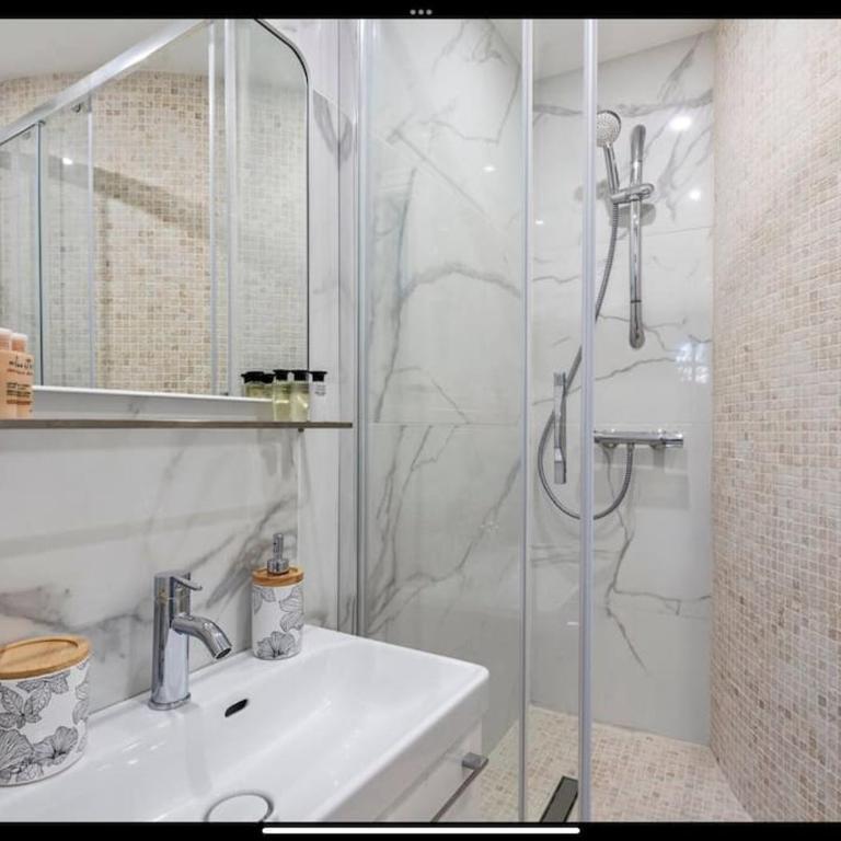 Jolie studio cosy proche mer sur Juan les pins - One-Bedroom Apartment - 13