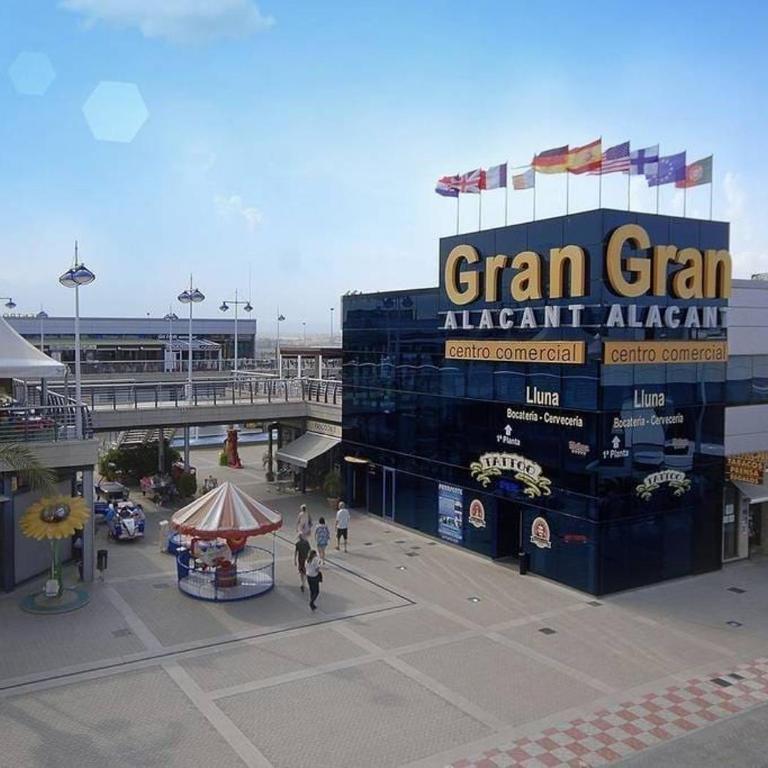 Super con gran terraza y vistas - Three-Bedroom Apartment - 48