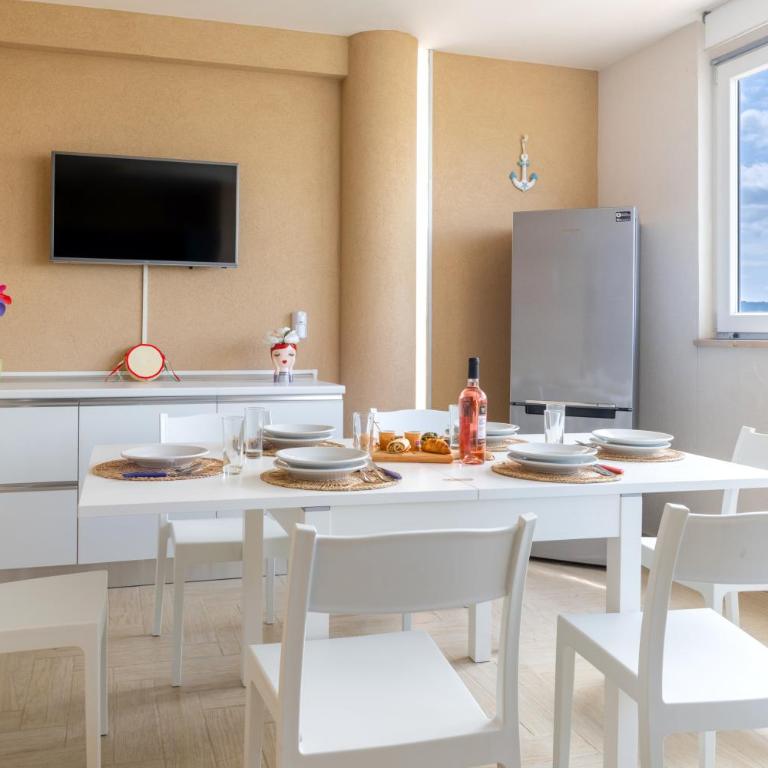 Monopoli Favolosa - Spacious 100mq Apt. w/ Parking - Two-Bedroom Apartment - 24