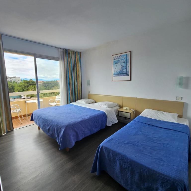Hotel du Port - Chambre Triple (1 Lit Double et 1 Lit Simple) - 4