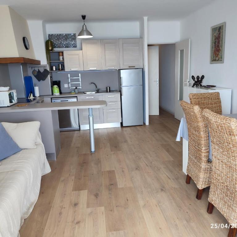 Guillaumont Apartment - Apartment with Sea View - 6