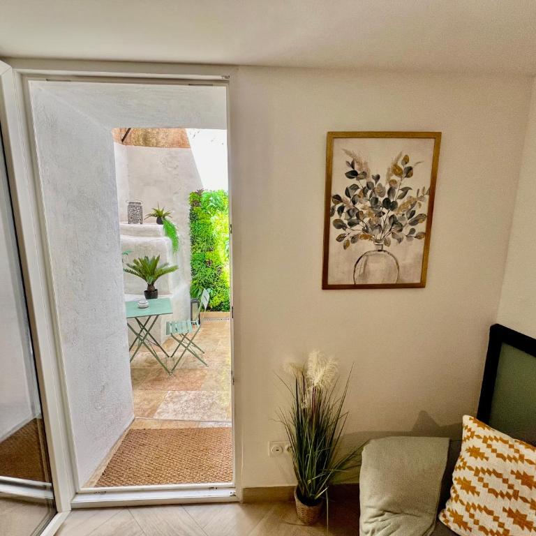 Le Petit Patio - Apartment with Terrace - 25