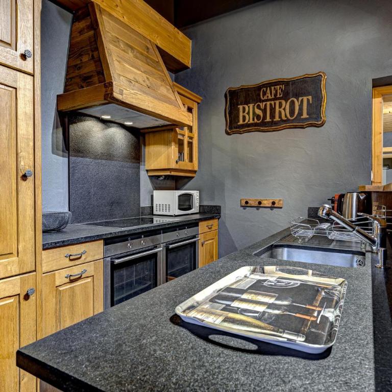 The Penthouse Matins St Laurent - Apartment - 15