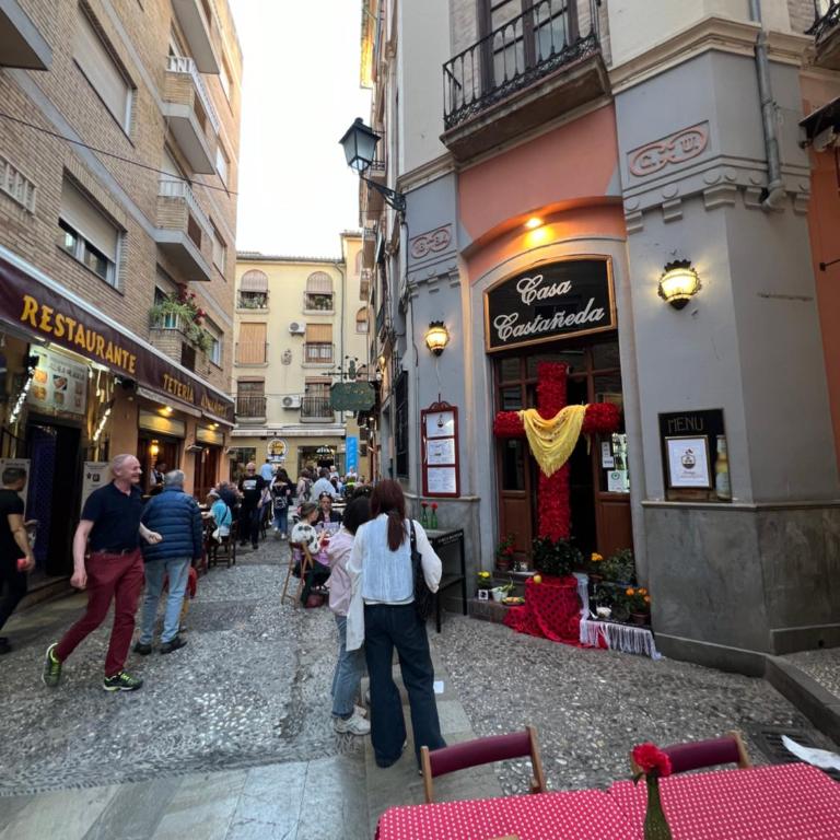 FAMILY CATEDRAL CENTRO - Three-Bedroom Apartment - 70