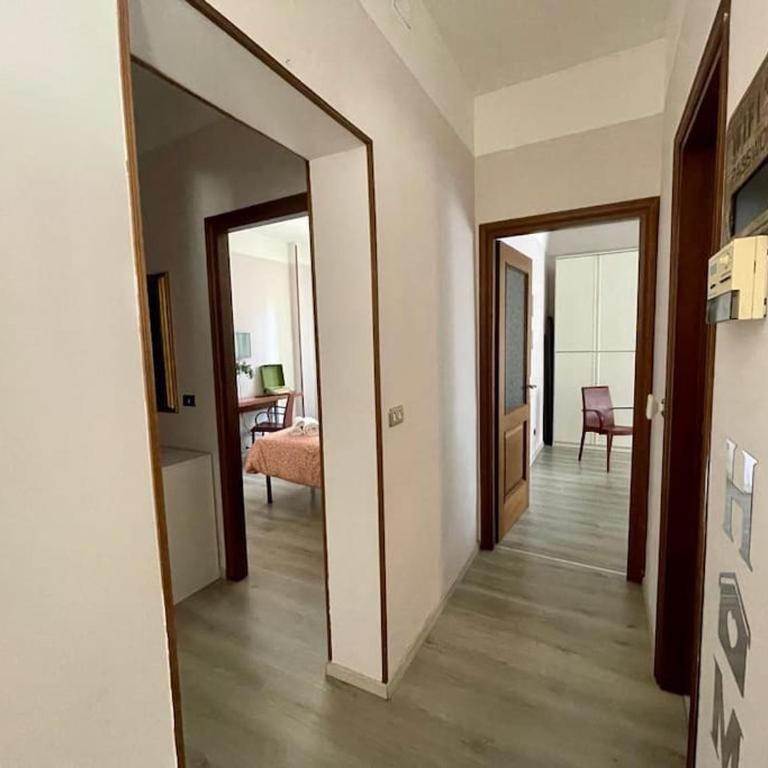 Easy House appartamento centro - Two-Bedroom Apartment - 16
