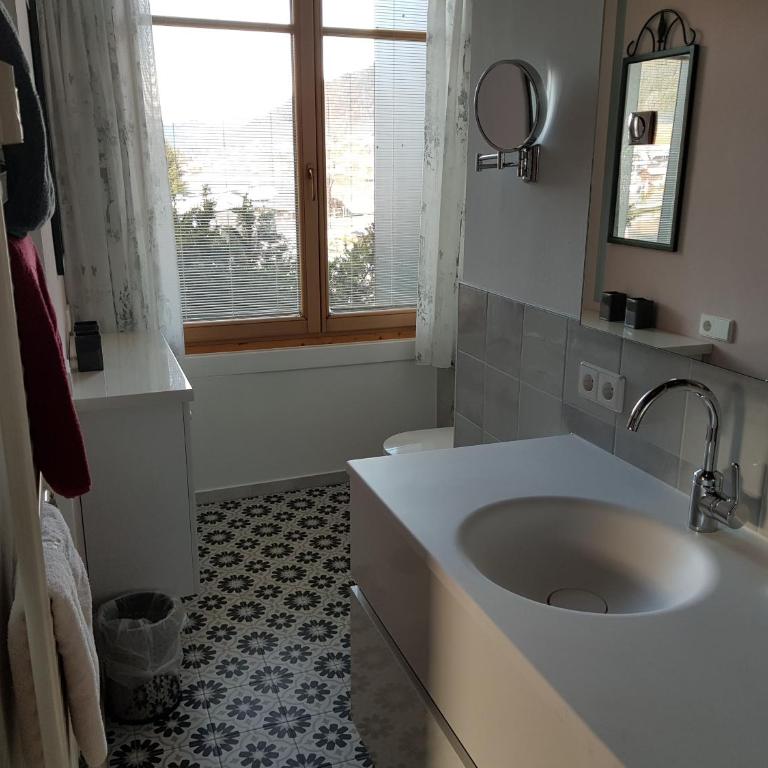 Carinthia - Apartment mit 1 Schlafzimmer, Balkon und Bergblick - 8