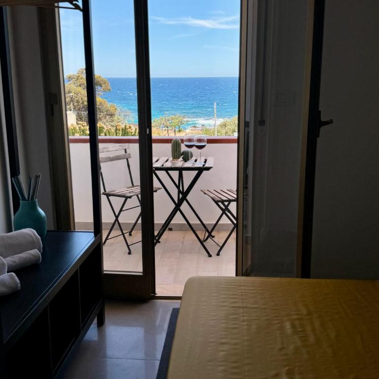 Appartamenti In Villa Polluce a 2 min dal mare WiFi e parcheggio - Appartamento con Vista Mare - 3