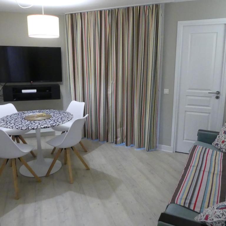 Appart 4 pers av balcon-parking gratuit-piscine int chauffée court tennis-ménage compris - Appartement 1 Chambre - 13