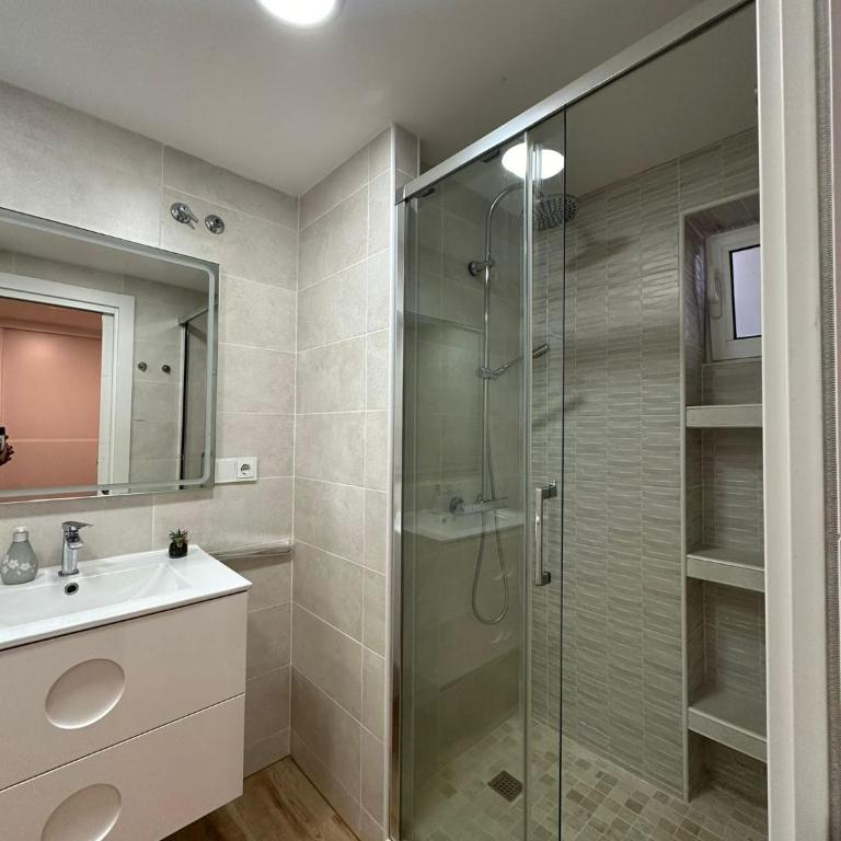 Room with private bathroom in shared apartment - Habitación Individual con baño - 4