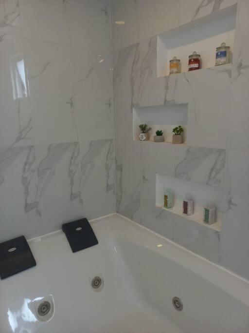 Departamento con jacuzzi 5 piso Condado 2 habitaciones - Apartamento de 2 dormitorios - 90
