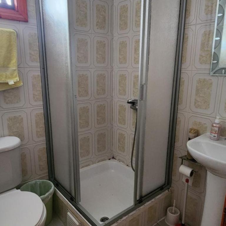 Hostal La nona - Habitación Triple con baño privado - 4