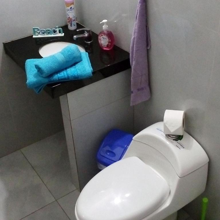 Casa de Amigos - Habitación Cuádruple con baño privado - 13