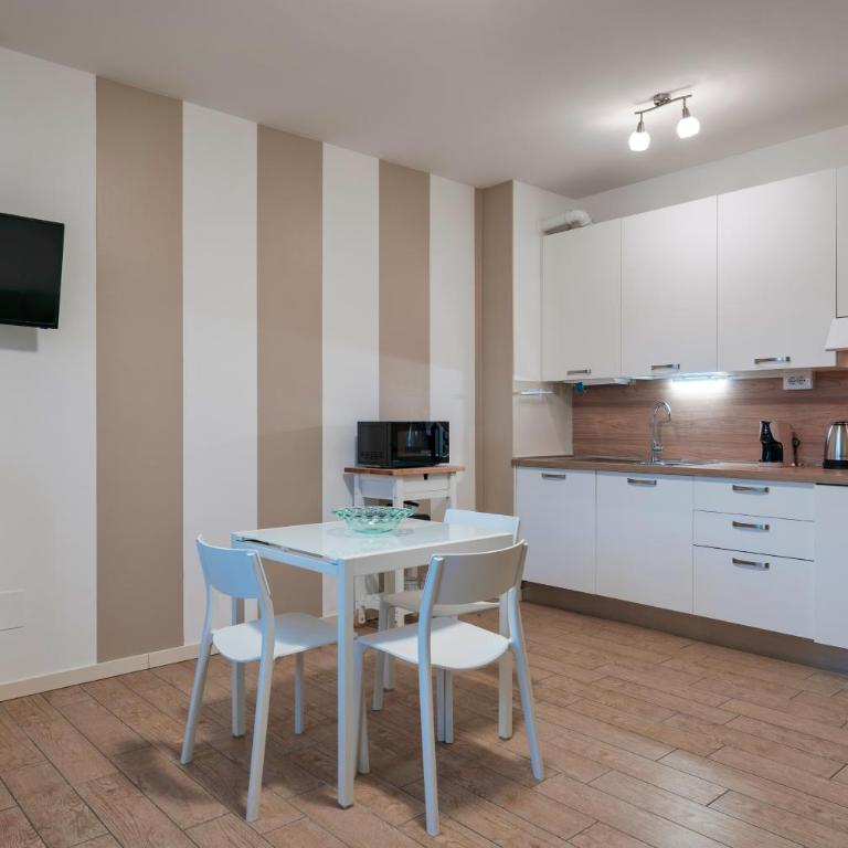 Tiny Oasis - Studio by the lake - Studio Apartment - 9