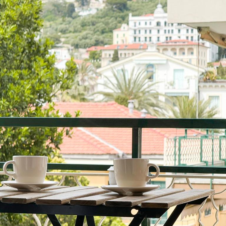 Casa Febo, in centro con parcheggio privato a 200 mt dal mare - Camera Queen con Balcone - 10