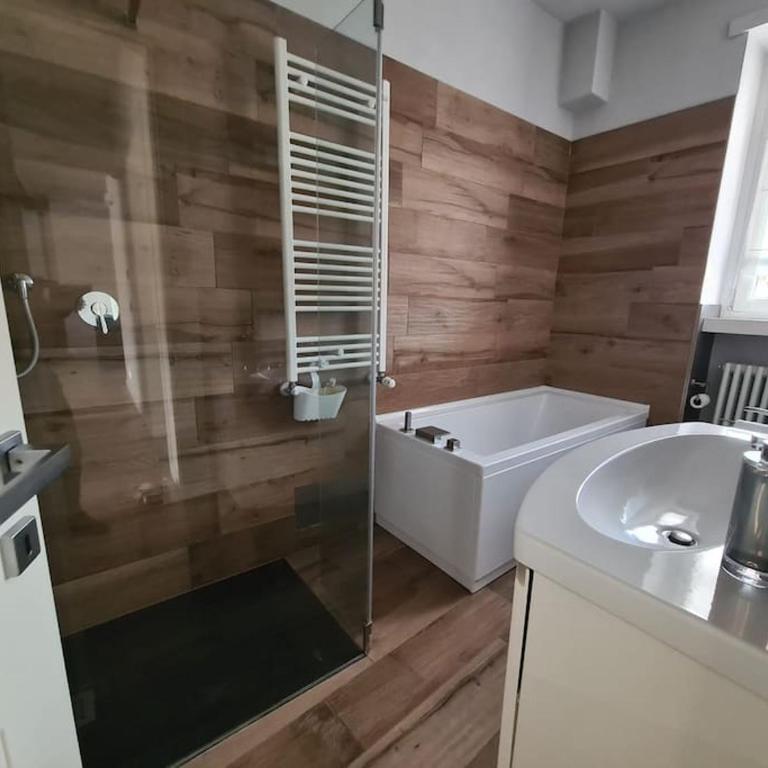 Cuore di Alba Charming Apartment - Appartamento con 2 Camere da Letto - 20
