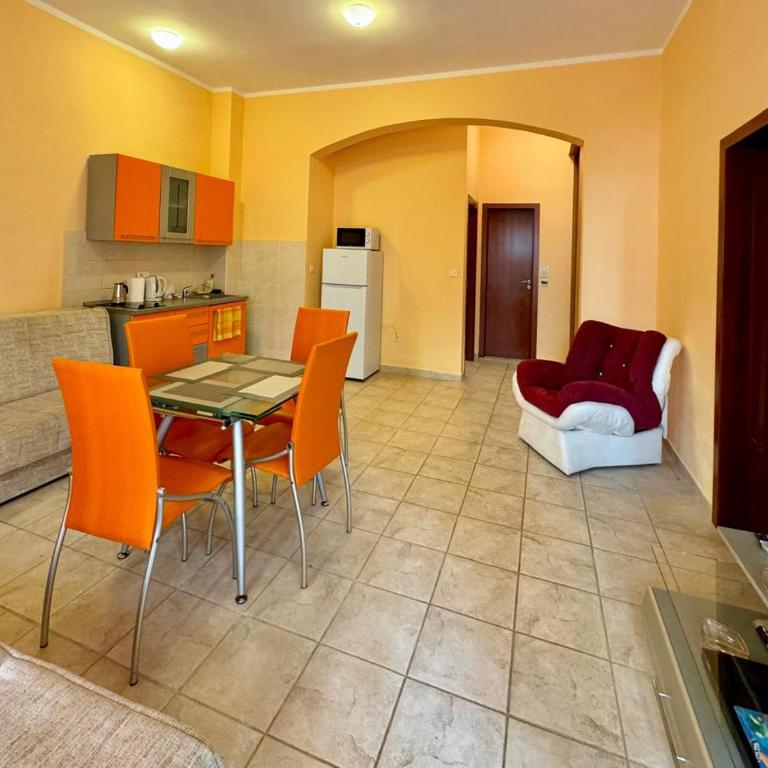 Svetlana Apartments - One-Bedroom Apartment - 3