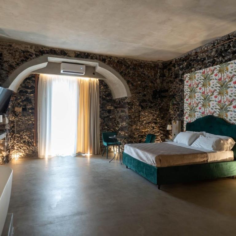 CHARME Catania Central Suites - Deluxe King Room - 1