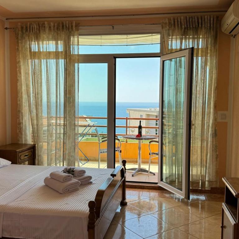 Sea La Vie Apartments - One-Bedroom Apartment - 2