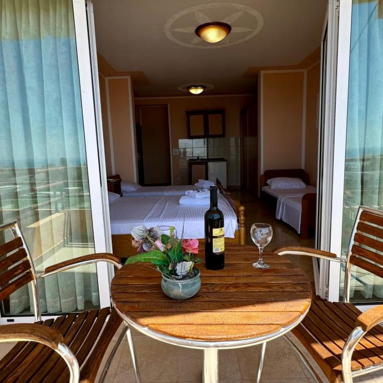 Sea La Vie Apartments - Quadruple Room with Sea View - 8