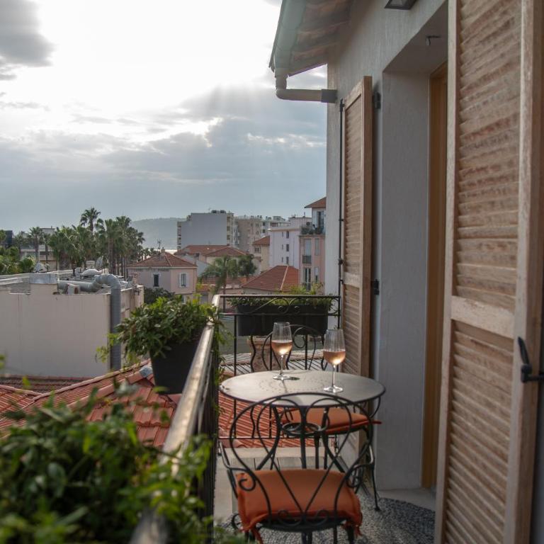 Unique Boutique Hotel Antibes Juan-les-Pins - Chambre Double Deluxe avec Balcon - 8