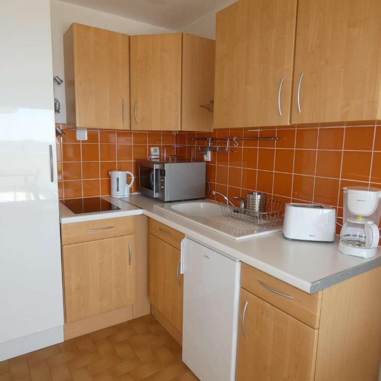 Studio cabine moderne proche plage et commerces avec parking privé - FR-1-328-226 - Studio - 6