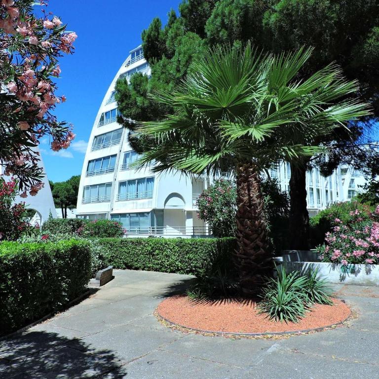 Bel appartement 2 pièces avec loggia vitrée, au calme, proche plage et commerces, parking inclus - FR-1-328-237 - Apartment - 1
